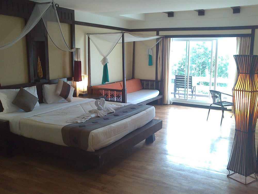 Oyo 255 The Ocean Hotel Patong Exteriör bild